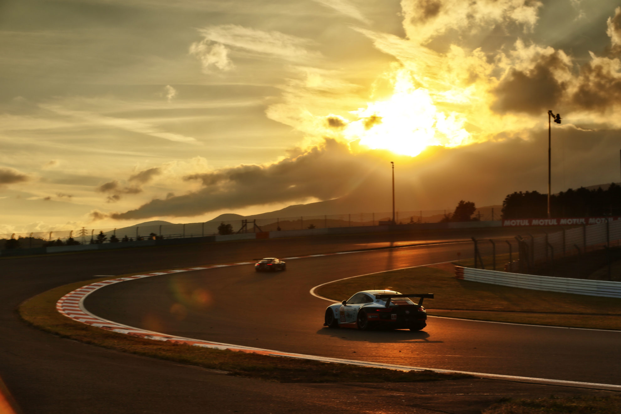 Porsche 911 RSR (86), Gulf Racing: Michael Wainwright, Adam Carroll, Ben Barker